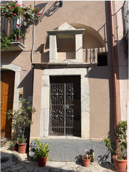 La cappella devozionale di Sant'Antonio, all'inizio di Via Roma