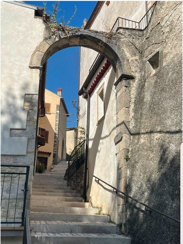 Porta dei Santi, una delle tre porte storiche di Pizzone