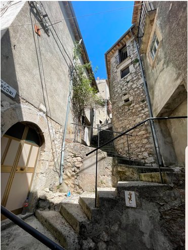 Via Marconi a Pizzone, detta in dialetto Gl Vatariegl