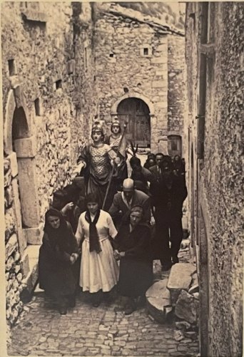 Antica processione per le vie di Pizzone in onore dei Santi Giovanni e Paolo