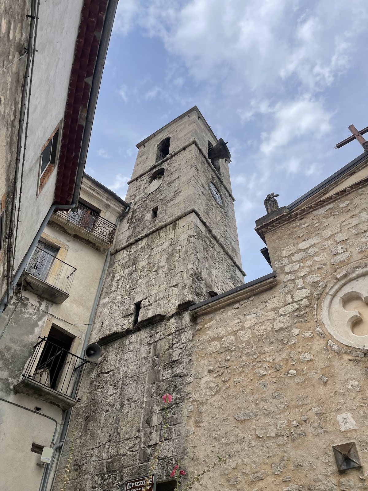 Il campanile di San Nicola a Pizzone, dove è conservato il Campanone